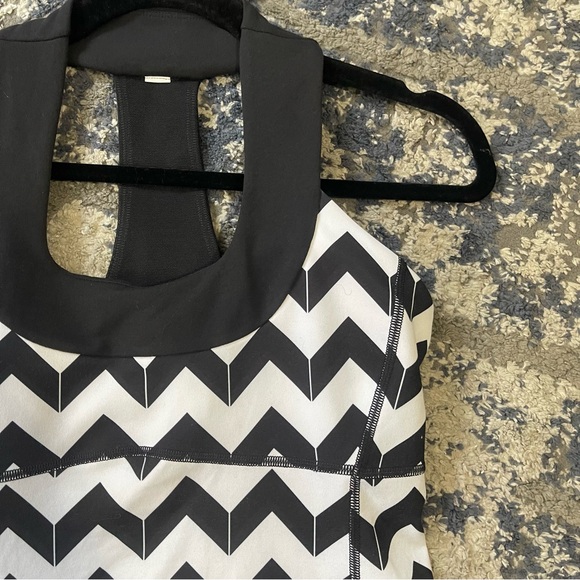 Lululemon Scoop Neck Tank Size 6 - Picture 8 of 10